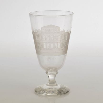 verre incolore, pied rond aux arêtes taillées, ham