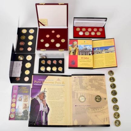 Included: 1 John Paul II circulation coin cassette