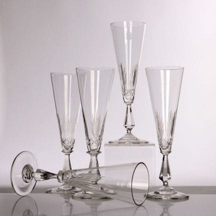 verre incolore, forme classique de flûte à champag