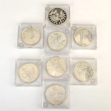 925 silver (approx. 125 g total) and 900 silver (a