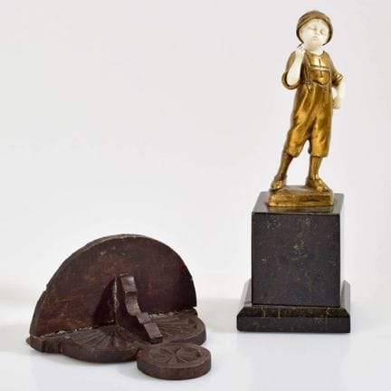 Œuvre en plusieurs parties, en bronze et en os, ar