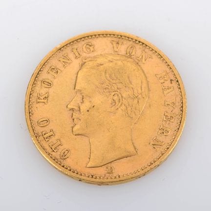 900 gold (approx. 8 g), obverse: portrait of King 