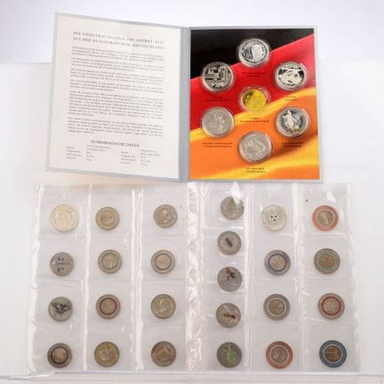 Total of 25 pieces, various alloys and editions, i