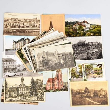 Approx. 100 pieces, mostly black-and-white and col