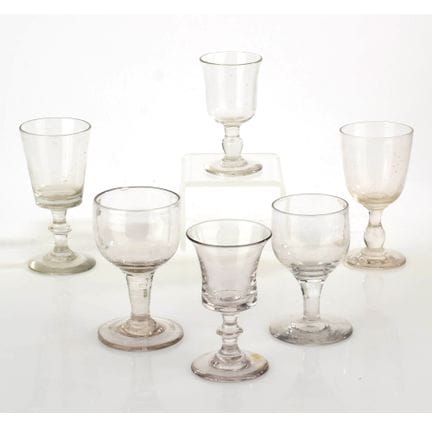 Verre incolore soufflé à la bouche avec pied en fo