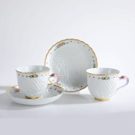 迈森，剑形标志， I. Wahl，2000年后出品，出自“天鹅图案”餐具系列，宽口杯形，底座为六足设