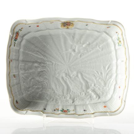 迈森，剑形标志， I. 瓦尔，2000年后出品，出自“天鹅图案”餐具系列，长方形碗，边缘呈高耸的贝壳