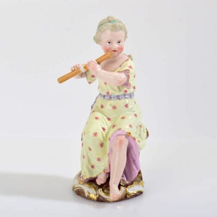 迈森，剑形标志，I. Wahl，型号2568， 由J.J.凯恩德勒设计（约1760年），少女坐在带有