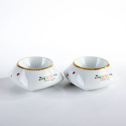 迈森，剑形标志，I级，2000年后出品，呈拱形枕状，中央有凹槽可放置大号茶蜡烛或蜡烛，饰有彩色印度花