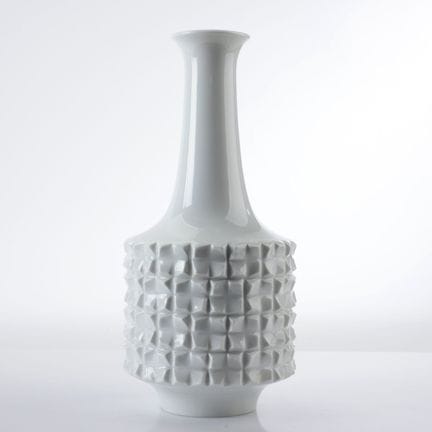迈森，剑形标志，I级，路德维希·泽普纳设计（约1966年），圆柱形器身饰有粗犷的纹理装饰，颈部修长，