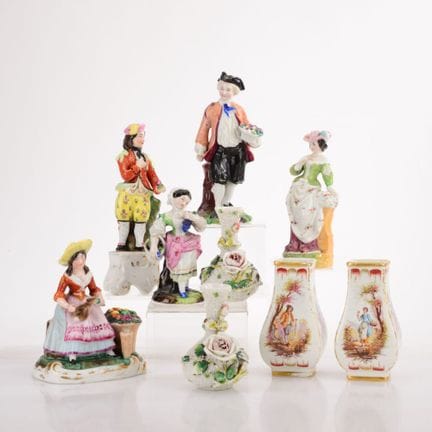 9 pieces in total, including 5 figurines and 4 vas