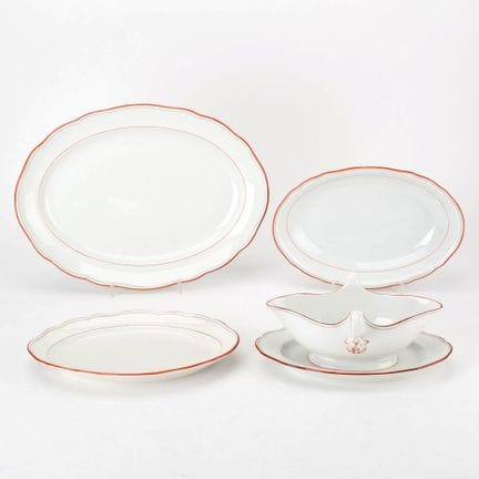 迈森，剑形标志，2处镂空，1934年后作品，采用“新切口”造型，共4件，其中包括2块椭圆形盘（尺寸分