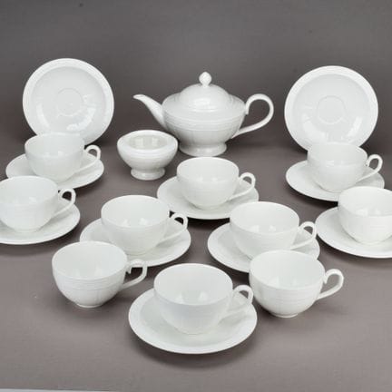 Villeroy &amp; Boch，“Cameo Weiß”系列，锥形渐宽的凹槽壁面，环绕式花卉