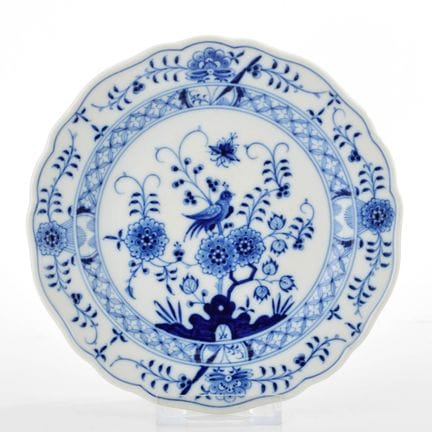 迈森，剑形标志，第一类，1948年后，新剪影造型，釉下蓝彩，饰有印度风格图案，描绘一只鹦鹉栖息在菊花