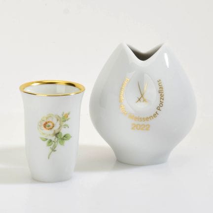 迈森，剑形标志，一级精选，2000年后出品，包含：1只杯形花瓶，饰有“多彩花卉1”图案的彩色彩绘；以