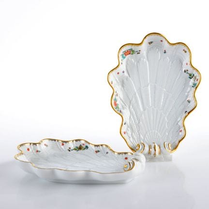 迈森，剑形标志， I. 系列，2000年后出品，出自“天鹅图案”餐具系列，造型为扁平贝壳状的雕花碗，