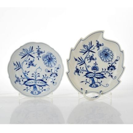 迈森，剑形标志， I. 系列，1948年后，采用“新切口”造型，施釉下蓝彩洋葱纹装饰，包括：1只叶形