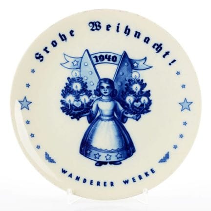 罗森塔尔公司（塞尔布），装饰盘，底色略带象牙白，釉下蓝彩绘有带有天使造型的圣诞图案，边缘饰有“FRO