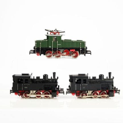 H0轨距，2辆3029型煤水车机车和1辆3901型电力机车，原装纸盒，有轻微使用痕迹