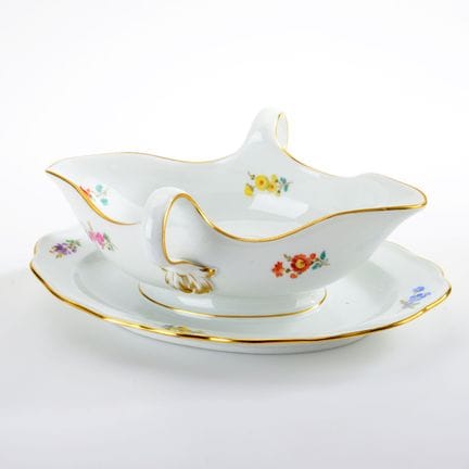 迈森，剑形标志，第一类，1948年后，新型“新切口”造型，带双耳的浇汁碗，置于稳固底座上，饰有彩色散
