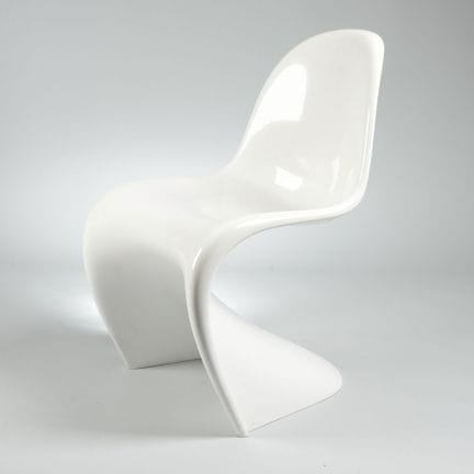 VITRA，由维纳·潘顿（Verner Panton）设计（1960年设计，1967年起投入量产），