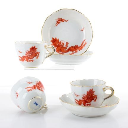 迈森，剑形标志，双层镂空，1948年后制作，饰有红色彩绘“富丽龙纹”（鳞片为金色），金边，杯高约5厘
