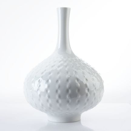 迈森，剑形标志，双层镂空，路德维希·泽普纳设计（1965年），球形，颈部高而修长，浮雕纹饰，高约25