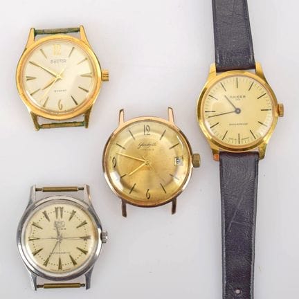 包括：1 只 GLASHÜTTE 品牌腕表，镀金表壳，金色表盘，镶嵌式时标和阿拉伯数字，时、分、秒显