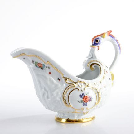 迈森，剑形标志， I. Wahl，2000年后作品，出自“天鹅图案”餐具系列，杯壁饰有贝壳浮雕，并以