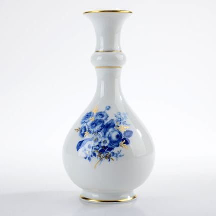 迈森，剑形标志，第一系列，1948年后，球形杯身，高而修长的杯颈带有节状凸起，杯口呈外扩状，釉下蓝彩
