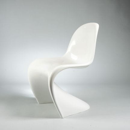 VITRA，由维纳·潘顿（Verner Panton）设计（1960年设计，1967年起投入量产），