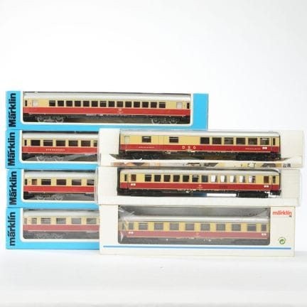 H0轨距，共7节车厢，包括：4085、4086、4087、4095、4096、4097和4098，5