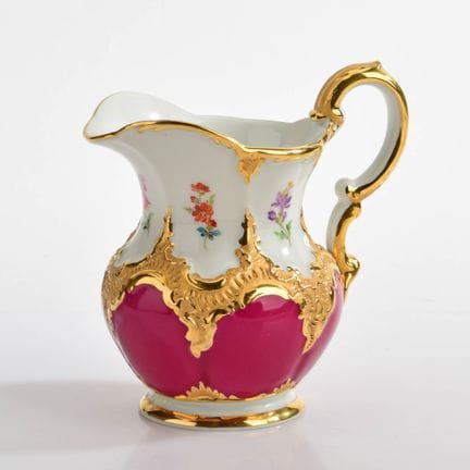 迈森，剑形标志，第一类，1948年后，所谓“B型”，饰有罗凯尔浮雕，器身下部以紫红色为底，留白处绘有