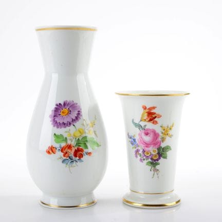 迈森，剑形标记，1件一级选品，1件带4道镂空纹饰，1948年后作品，1件腹部浑圆、颈部内收并呈漏斗状