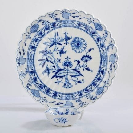 迈森，剑形标志，1 个“I. Wahl”， 1个下划线，1948年后，施釉蓝洋葱纹装饰，包括1个扇形