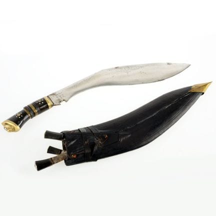 所谓的库克里（Kukri/Kukuri），刀身厚重且具有特征性的弯曲，带有W形缺口（即所谓的“卡乌达