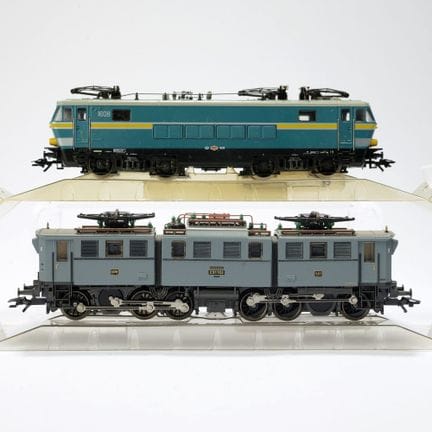 H0轨距，SNCB 3363型16系列（数字控制版）及DR 3528型91系列，三节铰接式结构，原厂