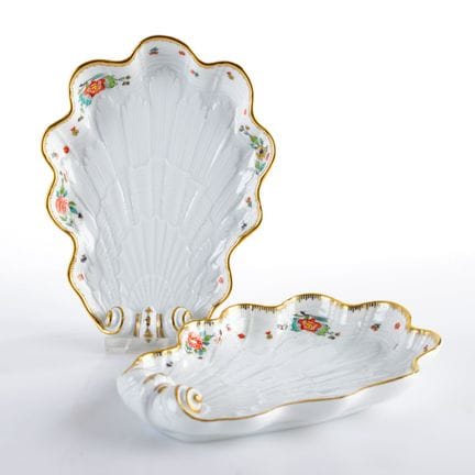 迈森，剑形标志， I. 系列，2000年后出品，出自“天鹅图案”餐具系列，造型为扁平贝壳状的雕花碗，