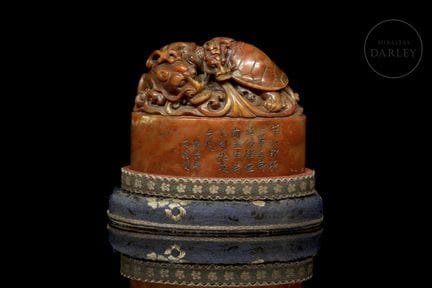 An oval-based scholar’s seal carved from reddish-o
