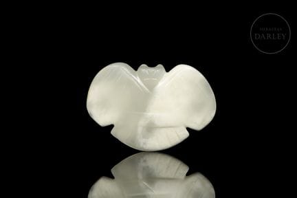 Weißer Jade mit milchigem Farbton und sanft durchs