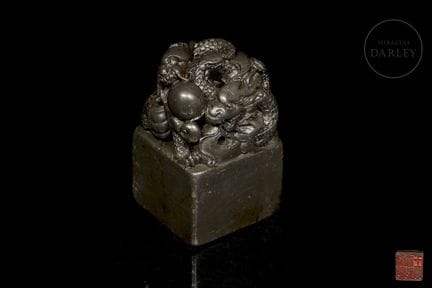A seal carved from black Shoushan stone with a sat