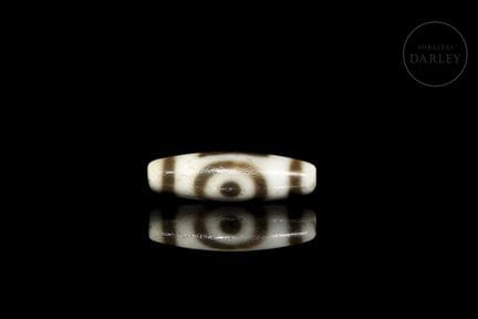 Ritual agate bead in contrasting shades of ivory w