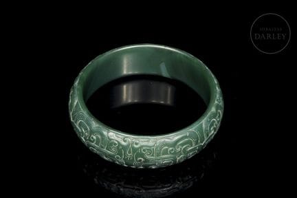 Armband aus Achat in einem intensiven Smaragdgrün,