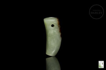 Celadon-grüne Jade mit ausgeprägten rotbraunen Ver