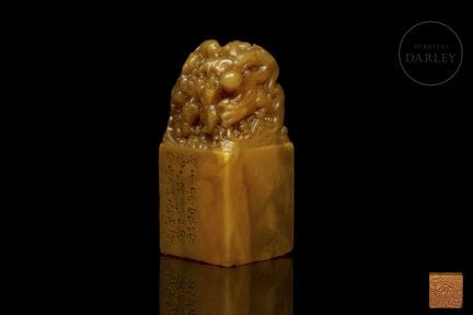 A seal carved from Shoushan stone with a waxy text