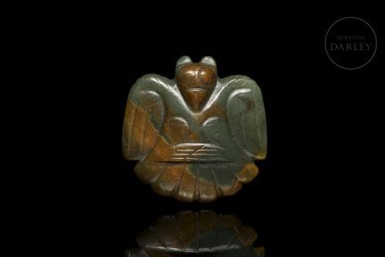 Figurine en jade sculpté, de teinte verte, présent