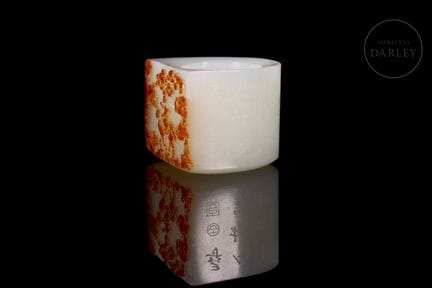 Ring aus erlesener weißer Jade der Qualität „Schaf