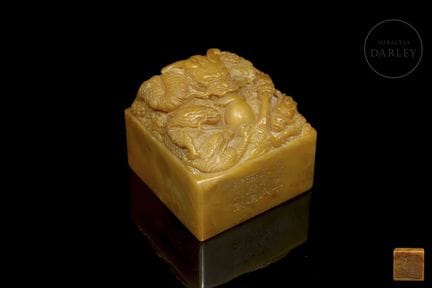 A square-based seal carved from honey-yellow Shous