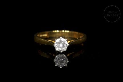 Solitärring aus 9-karätigem Gelbgold mit halbrunde
