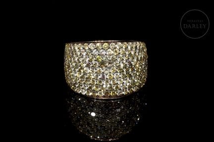 Breiter, gewölbter Ring aus 18 Karat Roségold mit 